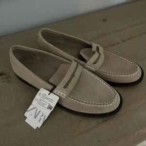 Zara Suède women’s loafer size 8